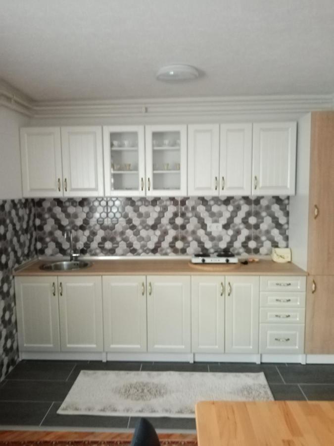 Azra Apartment Високо Екстериор снимка