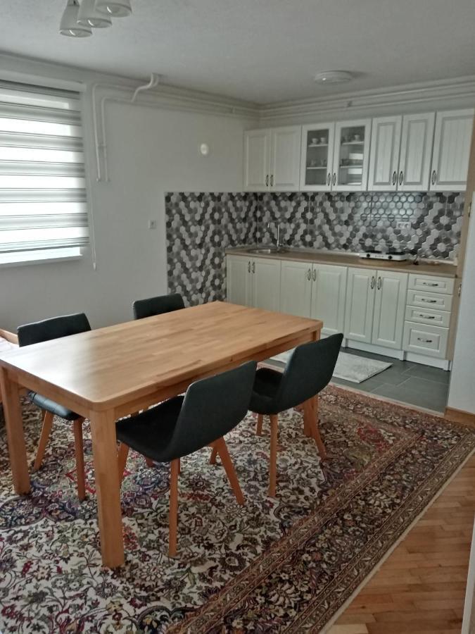 Azra Apartment Високо Екстериор снимка